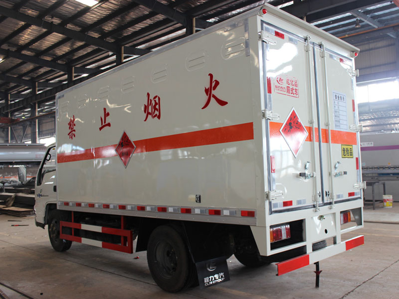 江鈴4.2米(2.6噸)氣體廂式車(chē)