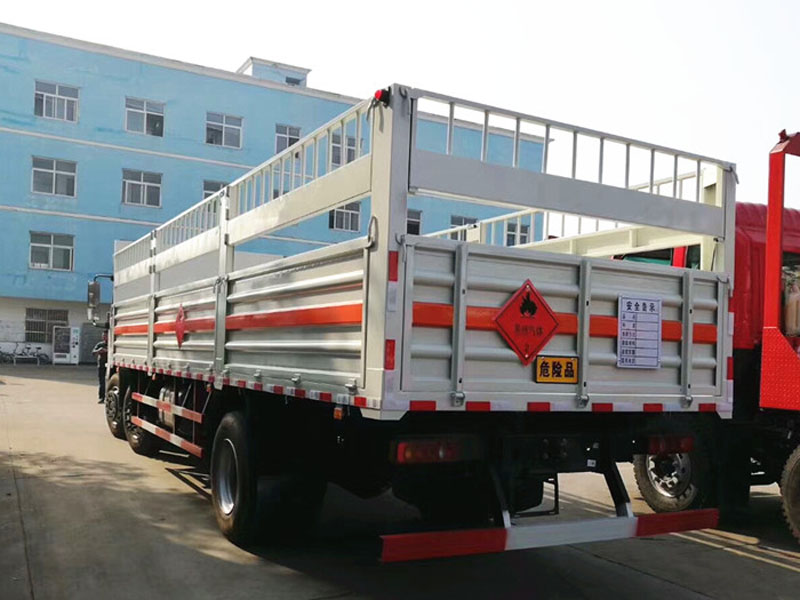 天錦8.6米(15.6噸)氣瓶車(chē)