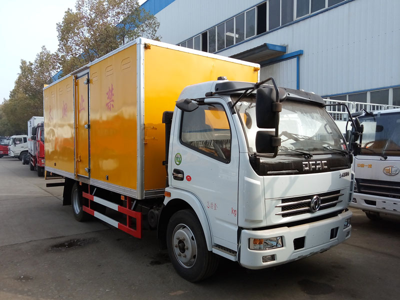 東風(fēng)5米1(6.6噸)爆破器材車