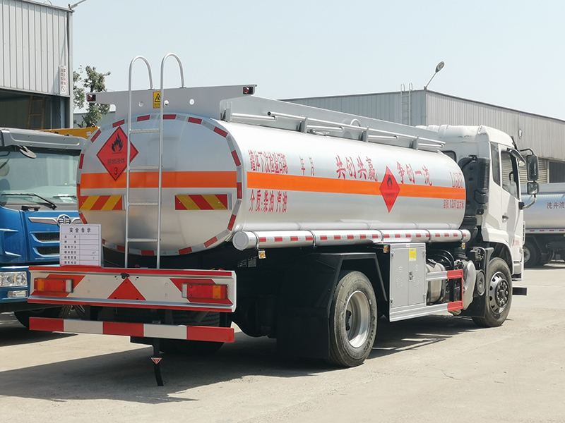 東風(fēng)錦程10噸運(yùn)油車